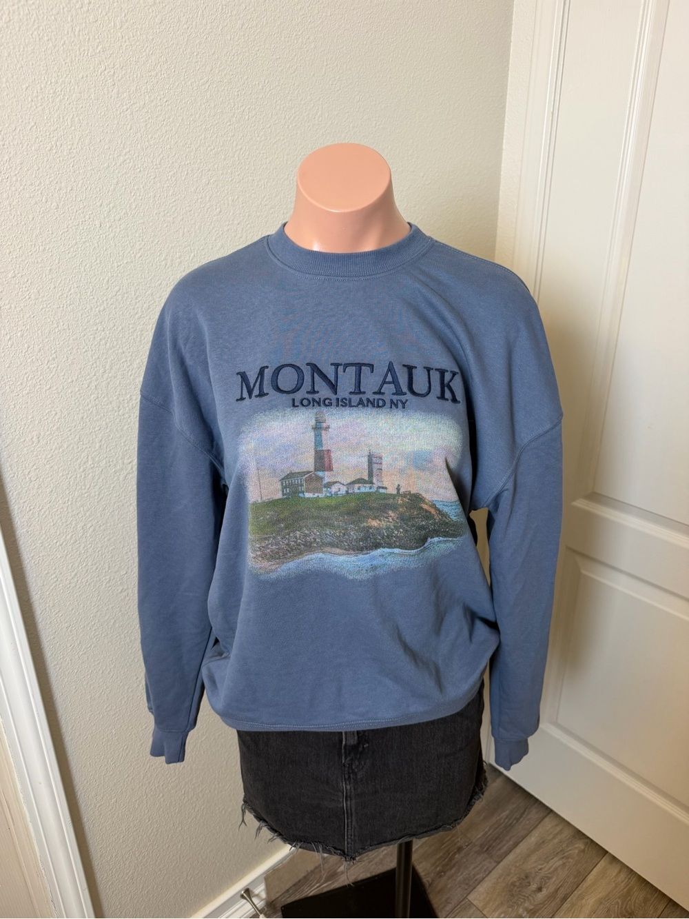 wild fable Blue Montauk Graphic Crewneck Sweatshirt - Picture 1 of 4